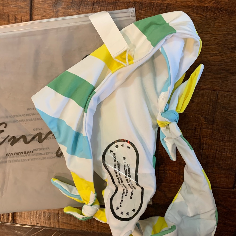 Bikini - Picture 3 of 3